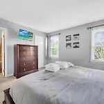 Comfy King Bed Close To Everything