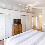 Coral Beach House - North End Vb