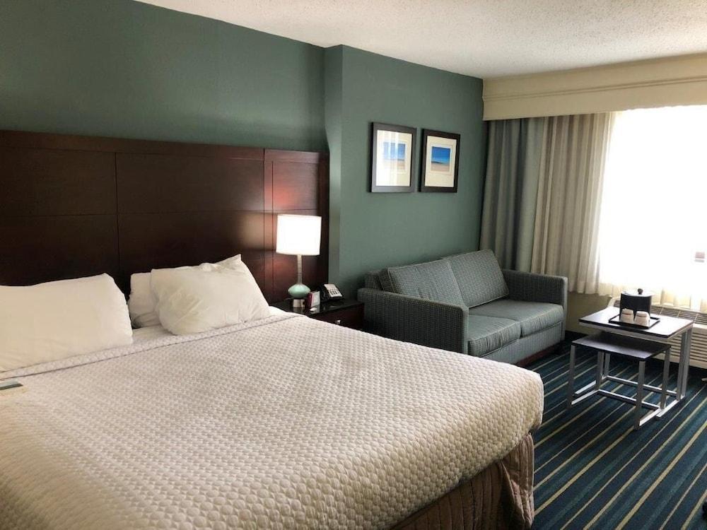 Crowne Plaza Virginia Beach-norfolk By Ihg Hotel