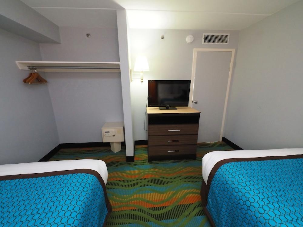 Marjac Virginia Oceanfront 2*