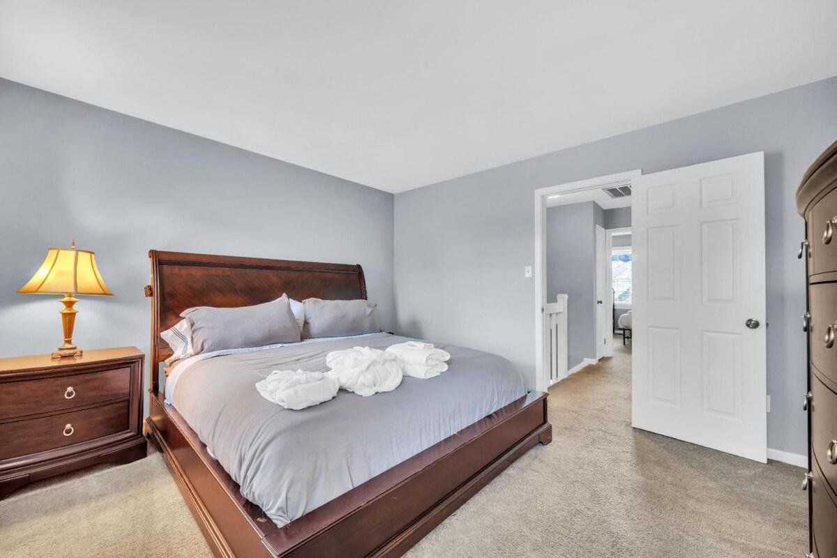 Comfy King Bed Close To Everything Holiday home