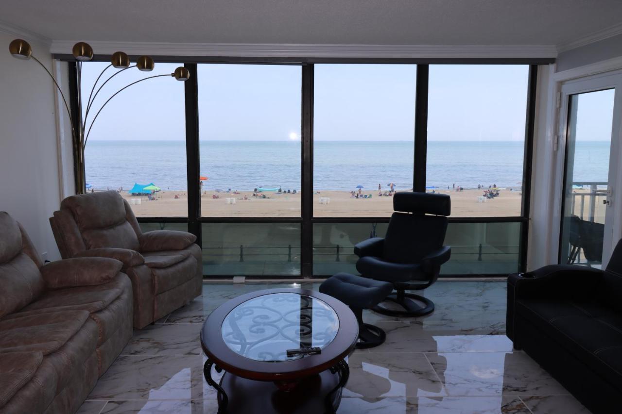 Apartment Oceanfront Beach, Sky, & Dolphins