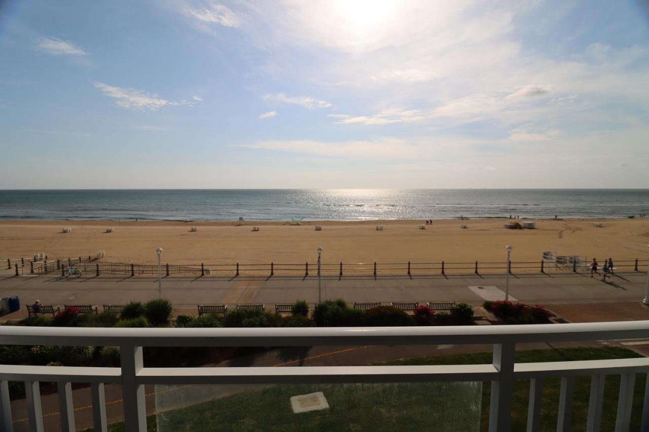 Apartment Oceanfront Beach, Sky, & Dolphins *