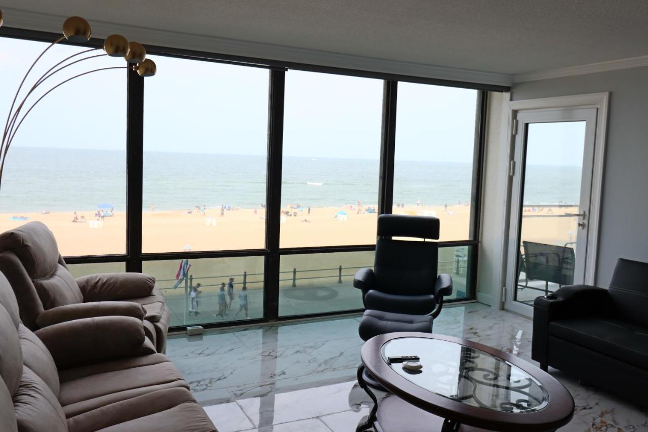 Apartment Oceanfront Beach, Sky, & Dolphins