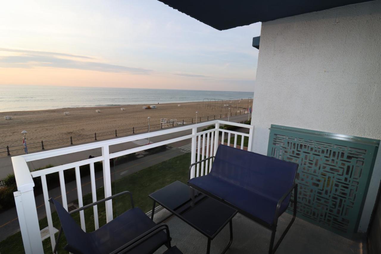 Apartment Oceanfront Beach, Sky, & Dolphins *