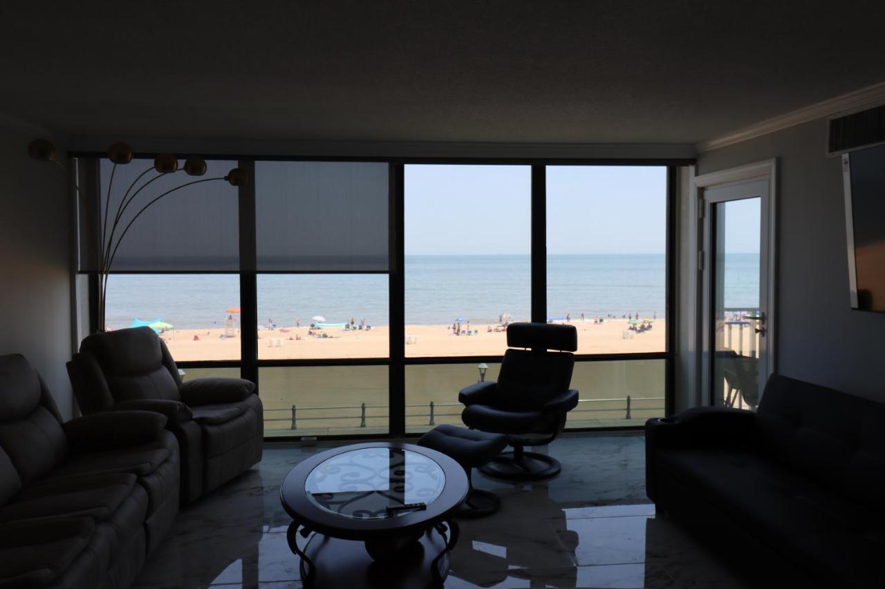 Oceanfront Beach, Sky, & Dolphins Apartment Virginia Beach