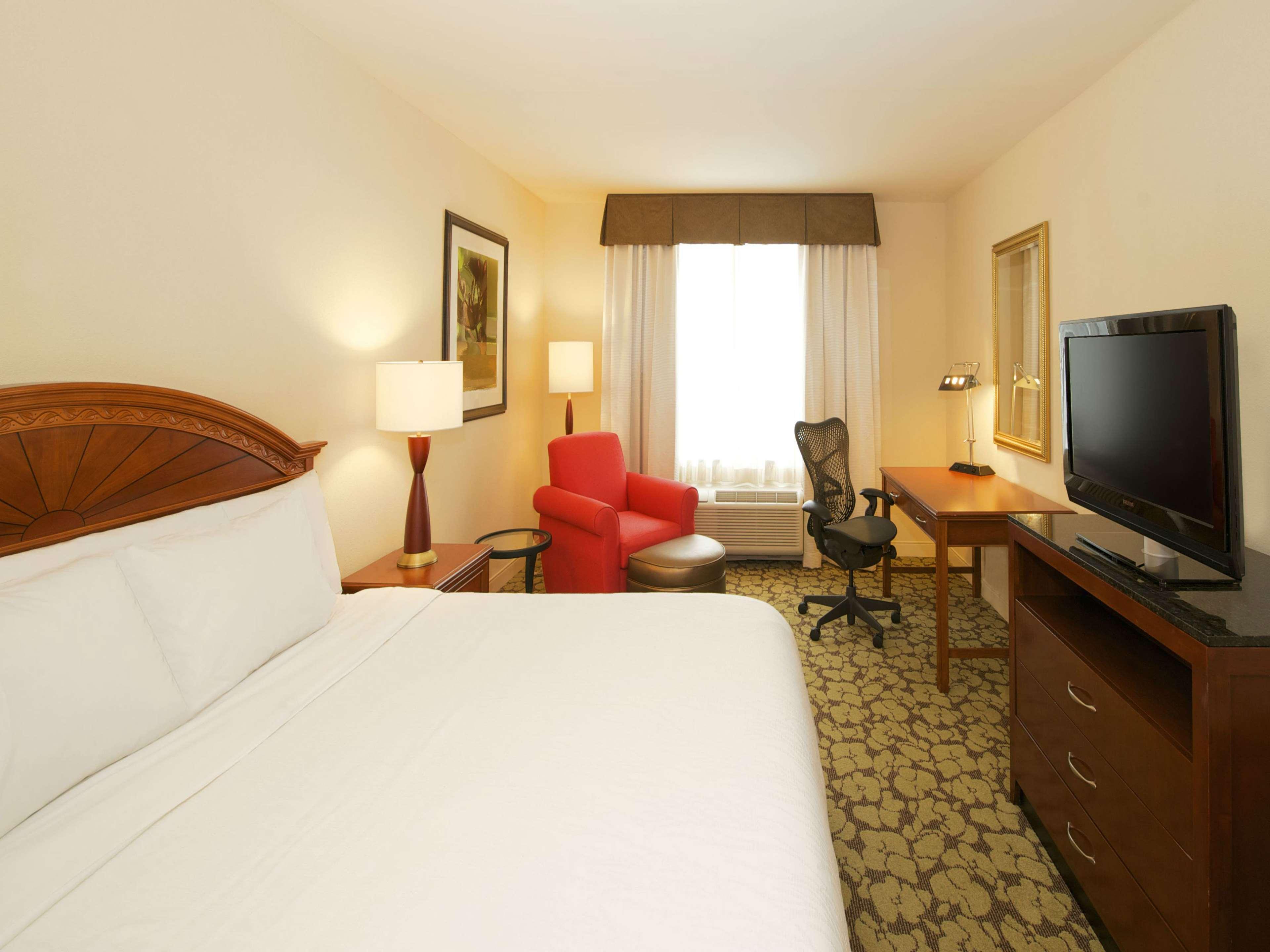 Hilton Garden Virginia Town Center Hotel
