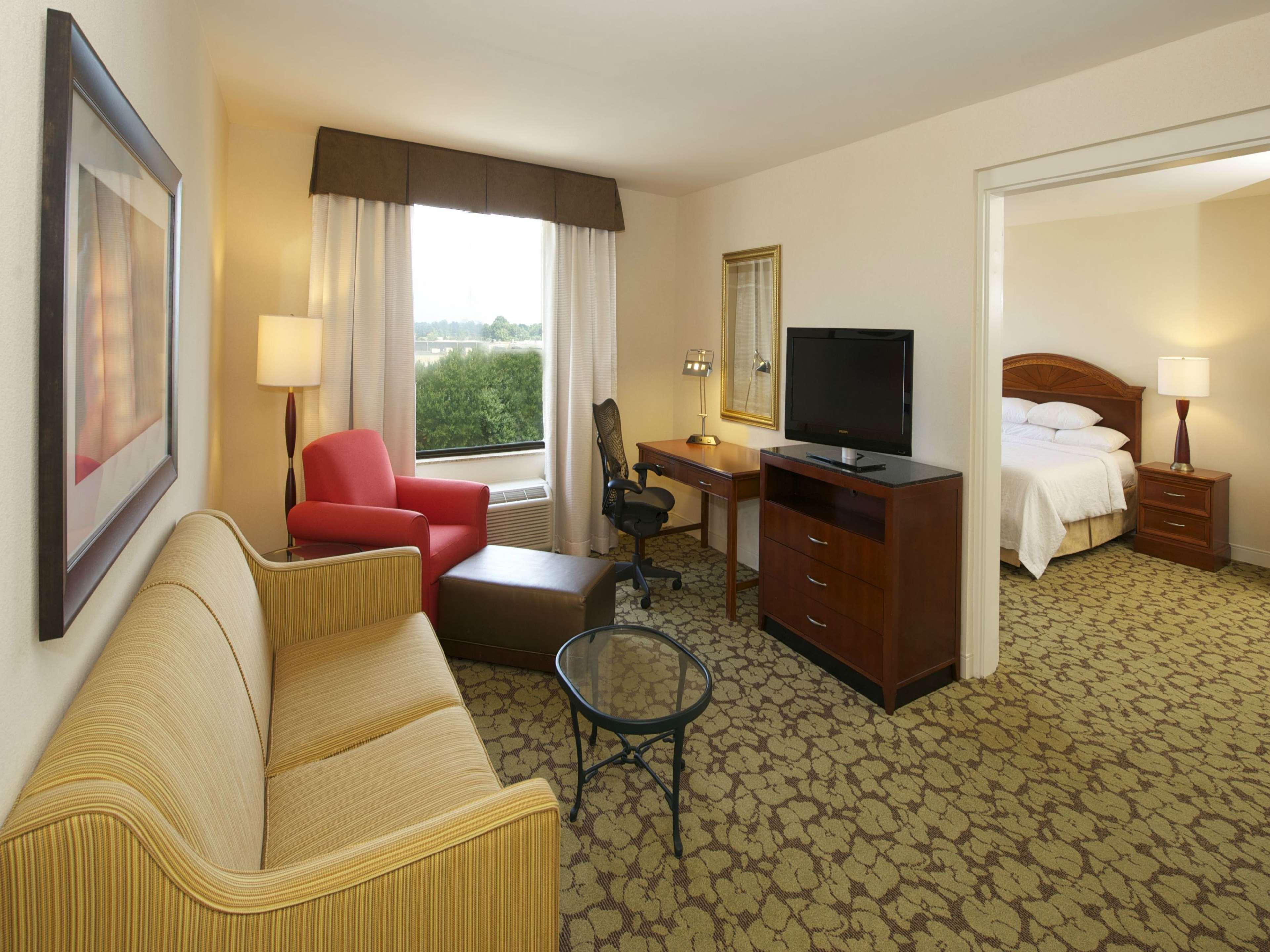 Hilton Garden Virginia Town Center 3*