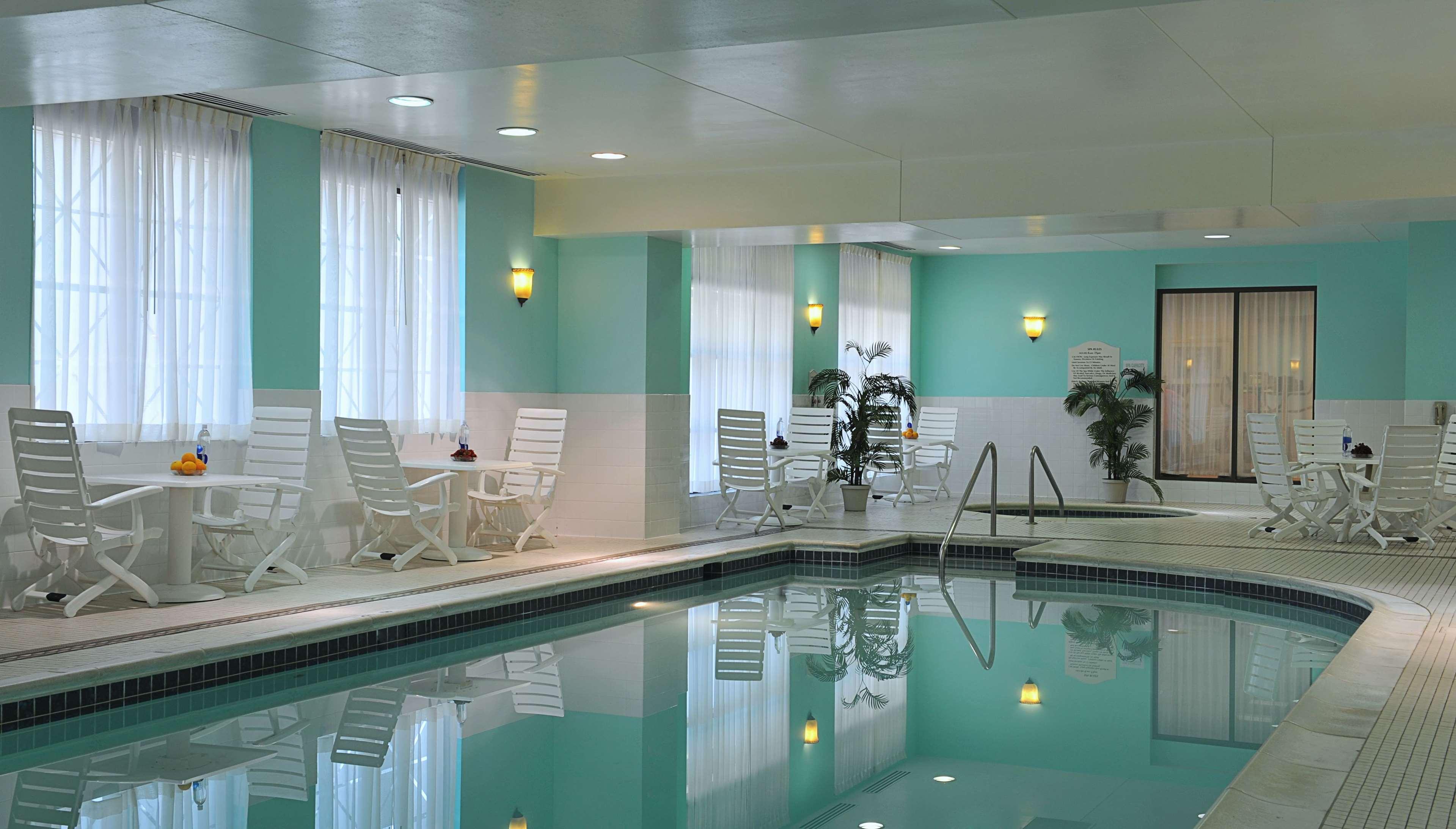 Hilton Garden Virginia Town Center Hotel