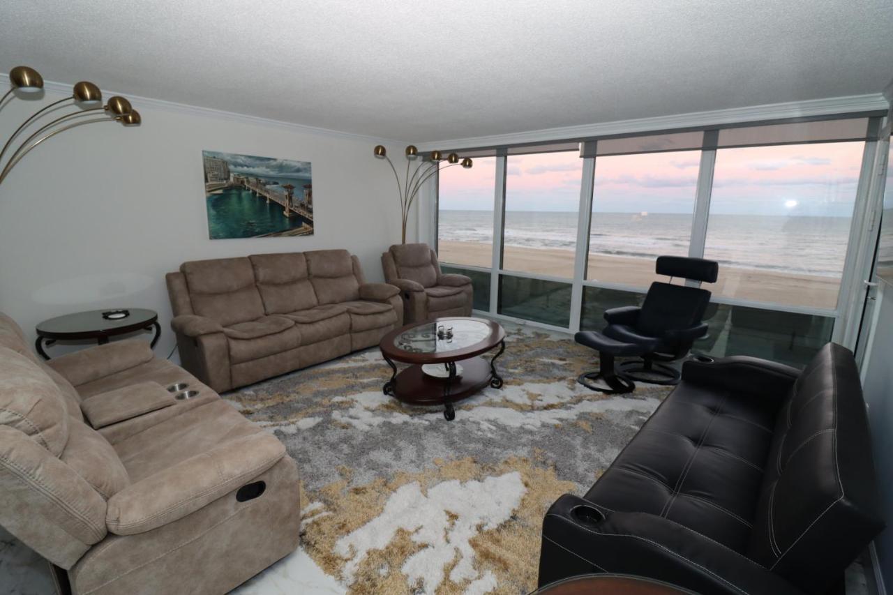 Oceanfront Beach, Sky, & Dolphins Apartment Virginia Beach