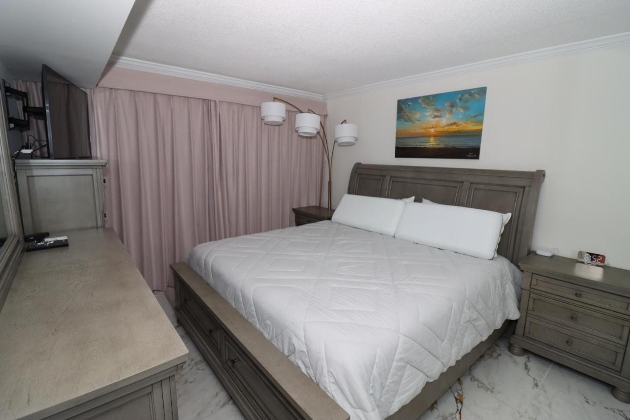 Oceanfront Beach, Sky, & Dolphins Apartment Virginia Beach