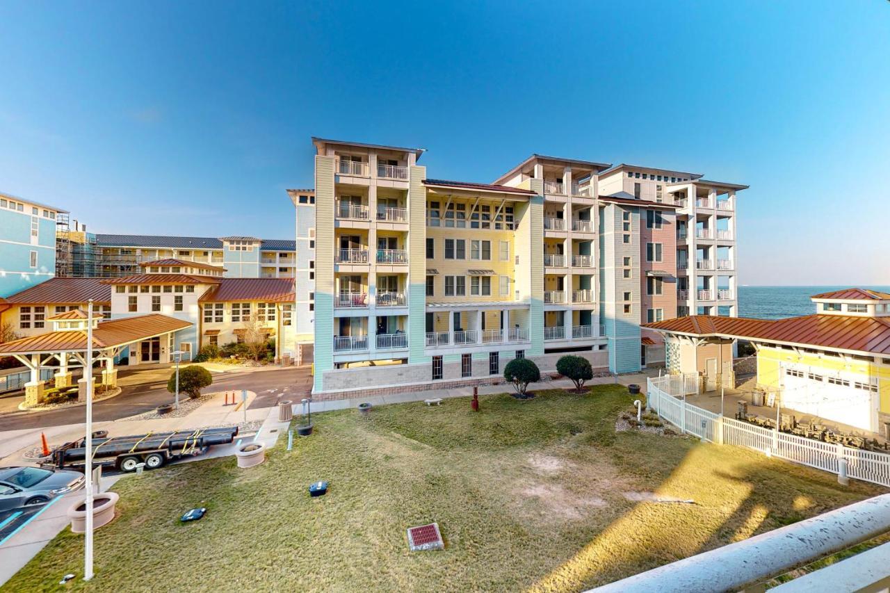 The Sanctuary - A Wave From It 201b Apartment *