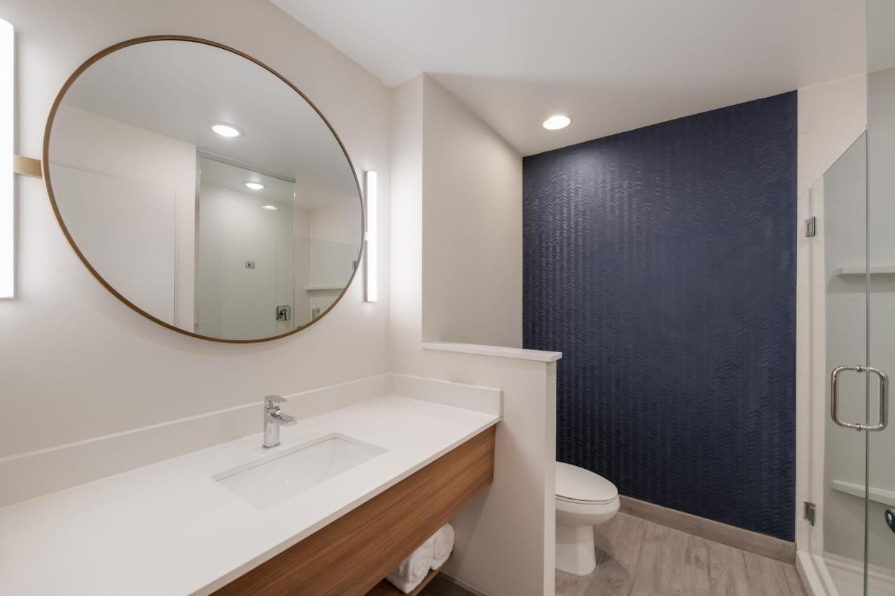 Hotel Fairfield By Marriott & Virginia Town Center