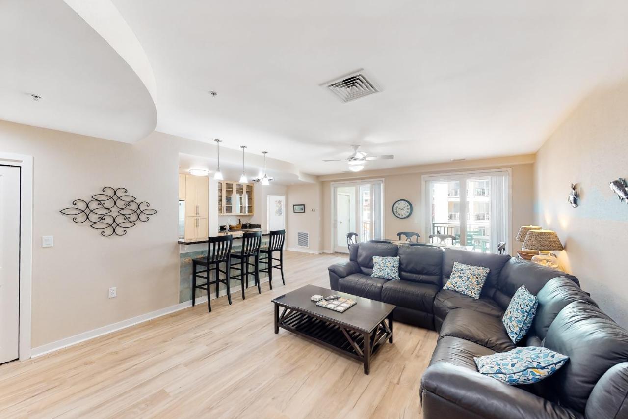 The Sanctuary - A Wave From It 201b Apartment *