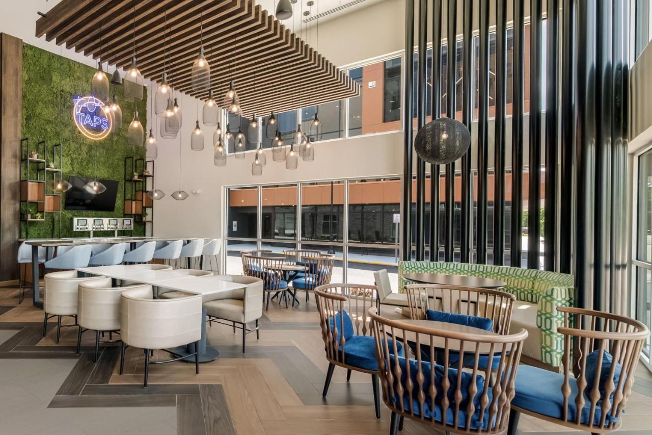 Fairfield By Marriott & Virginia Town Center 2*