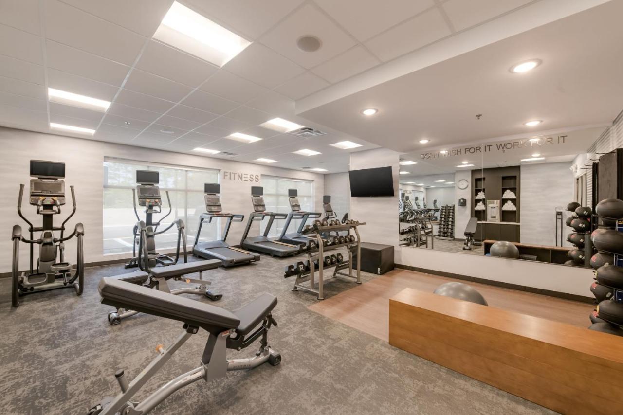 Fairfield By Marriott & Virginia Town Center Hotel 2*