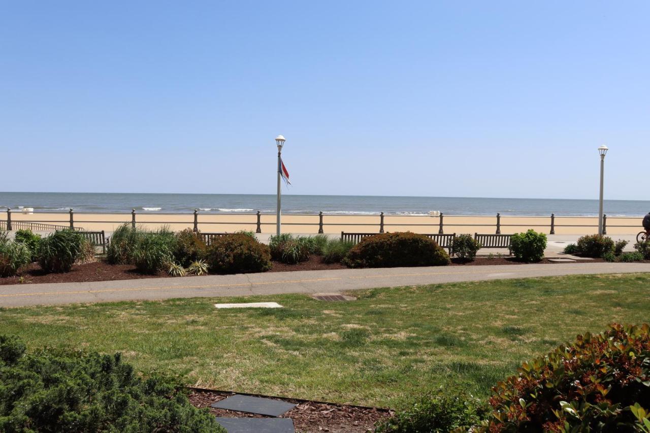 Apartment Oceanfront Beach, Sky, & Dolphins
