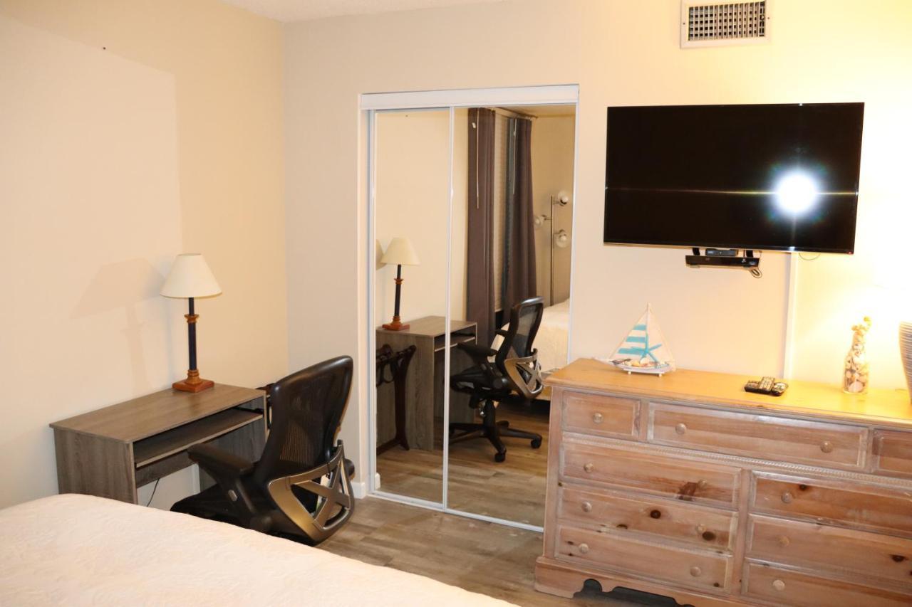 Apartment Oceanfront Beach, Sky, & Dolphins Virginia Beach