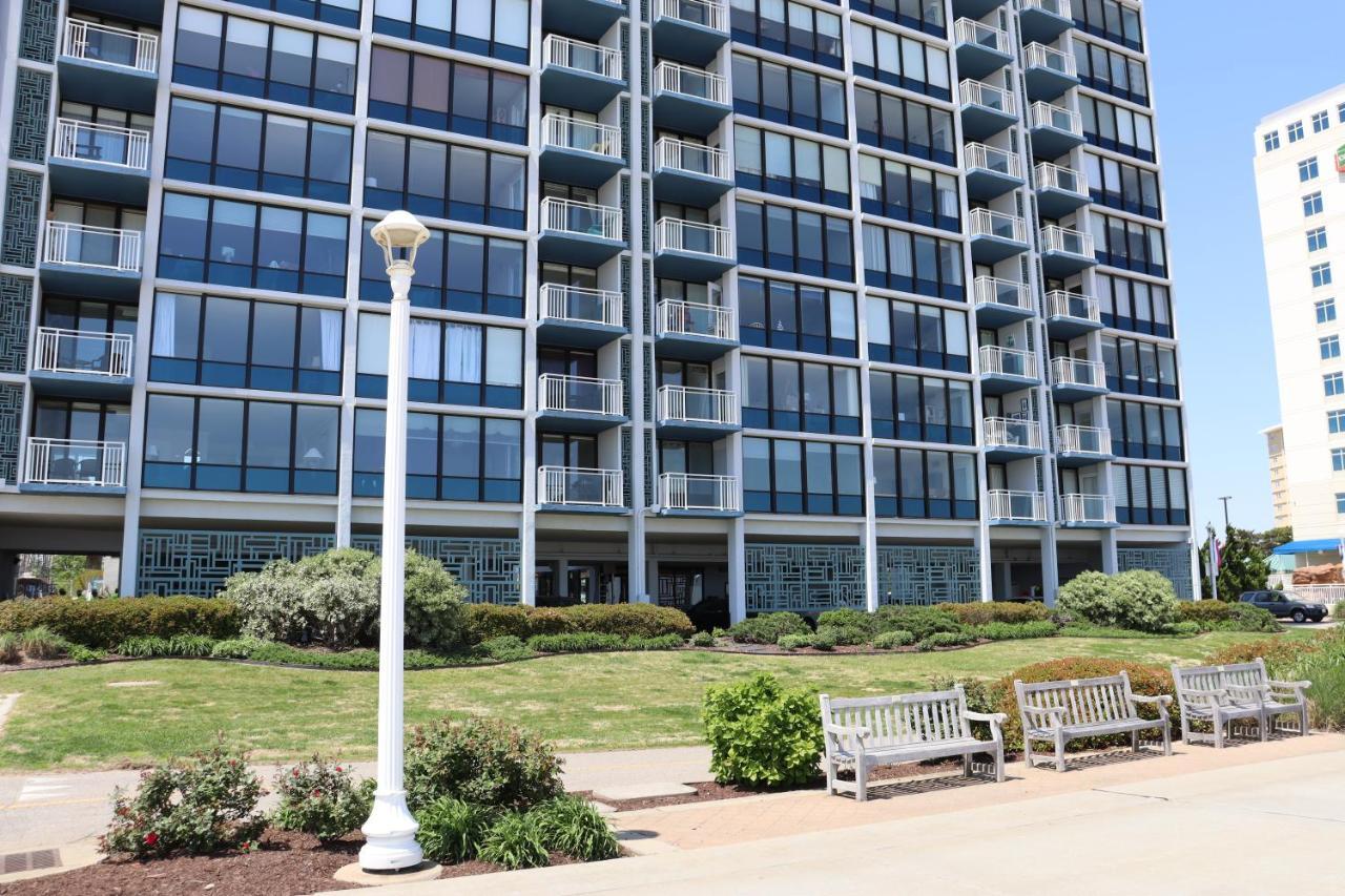 Oceanfront Beach, Sky, & Dolphins Apartment Virginia Beach