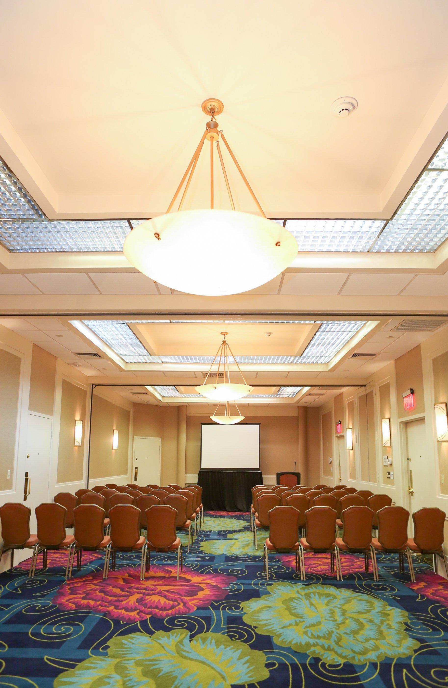 Hotel Crowne Plaza Virginia Beach-norfolk By Ihg 4*