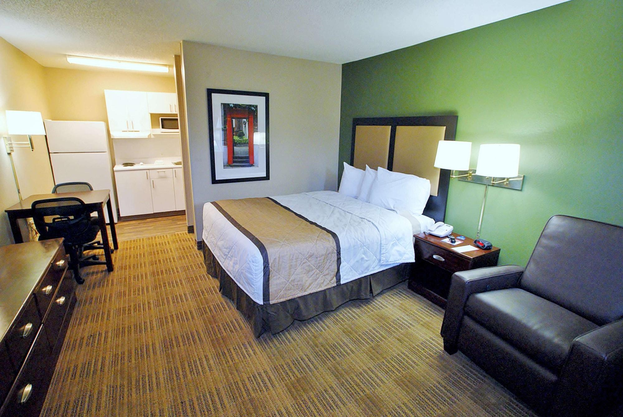 Extended America - - Independence Blvd 2*