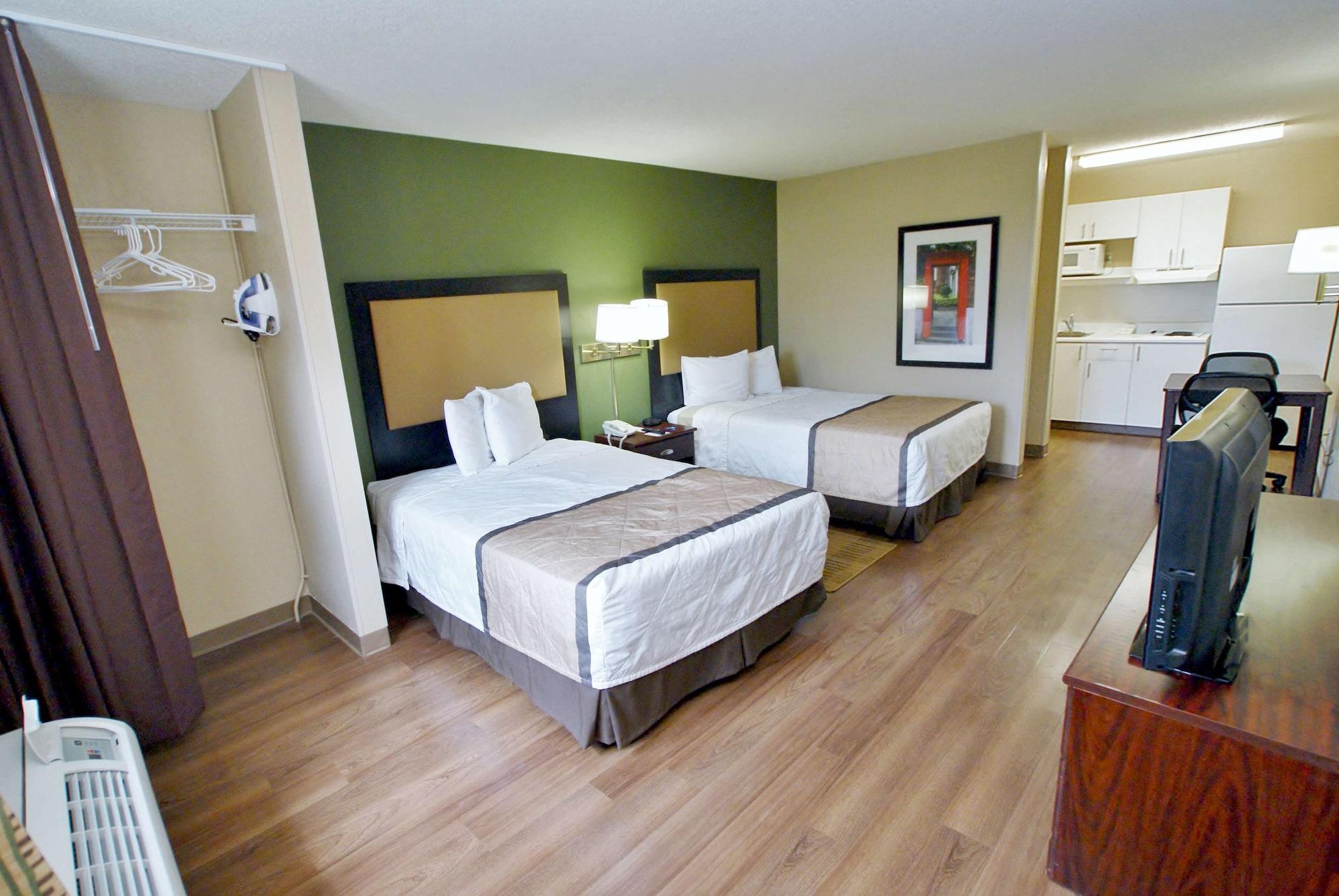 Extended America - - Independence Blvd 2*