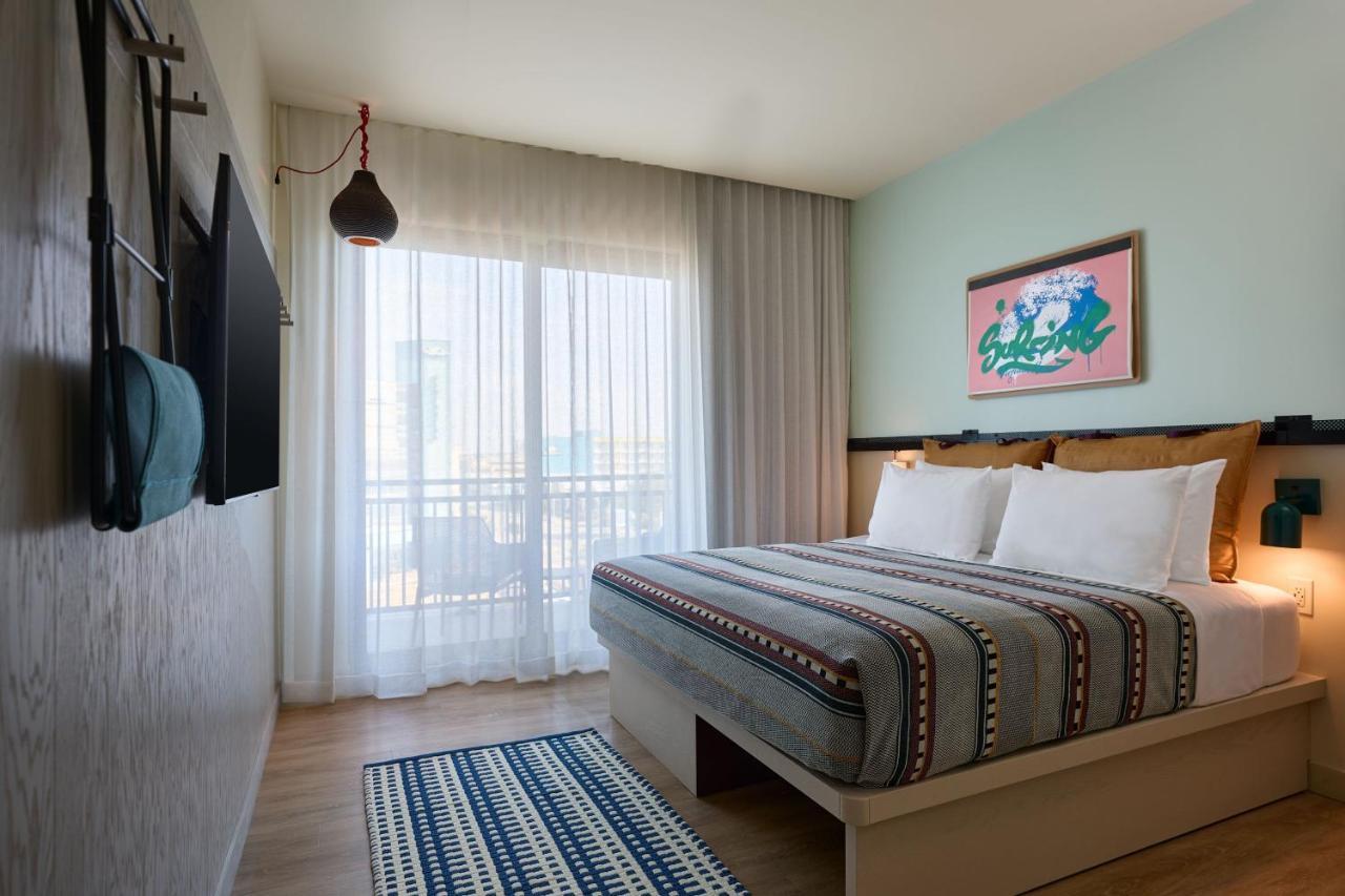 Hotel Moxy Virginia Oceanfront