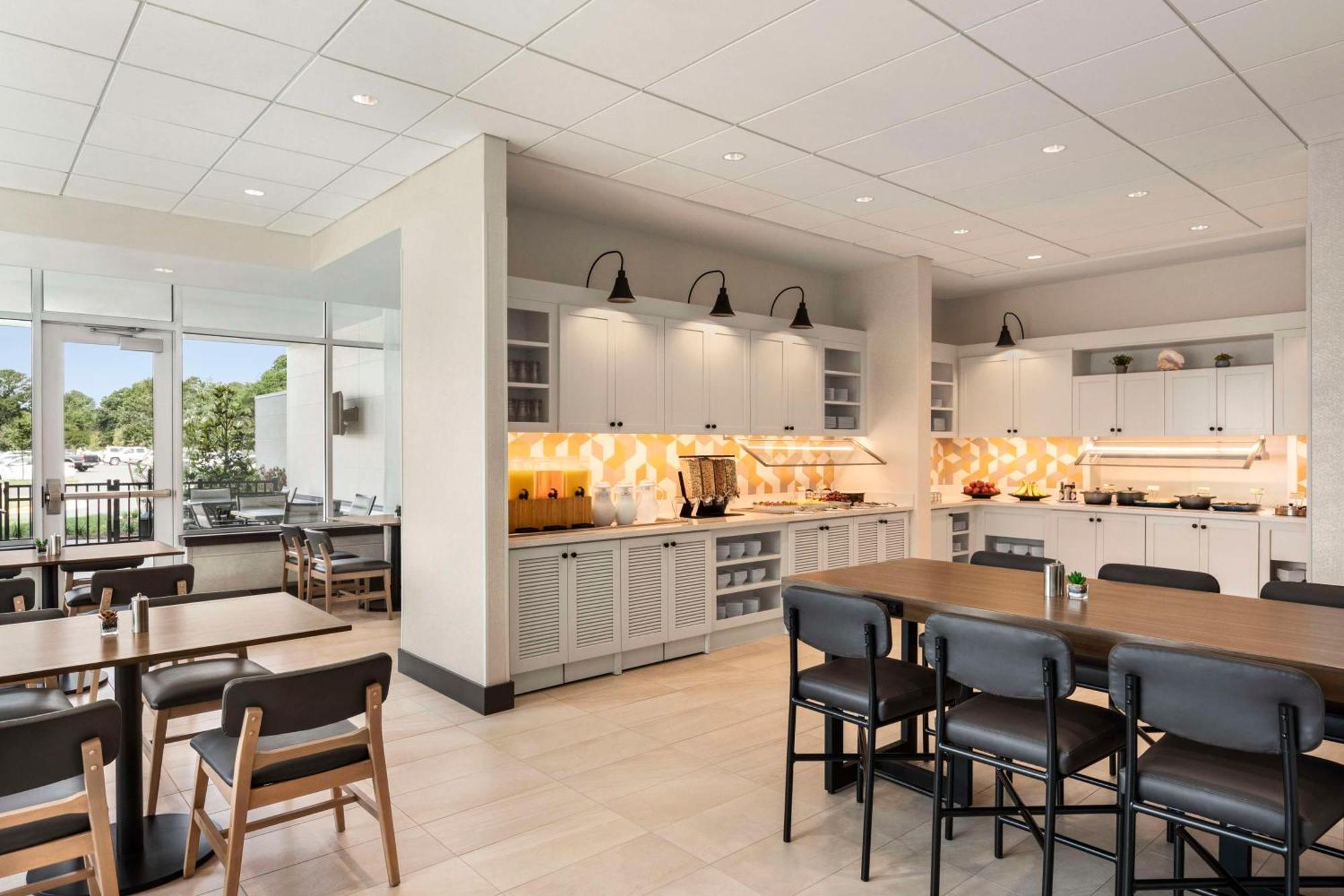 Hotel Hyatt Place Virginia Town Center 3*