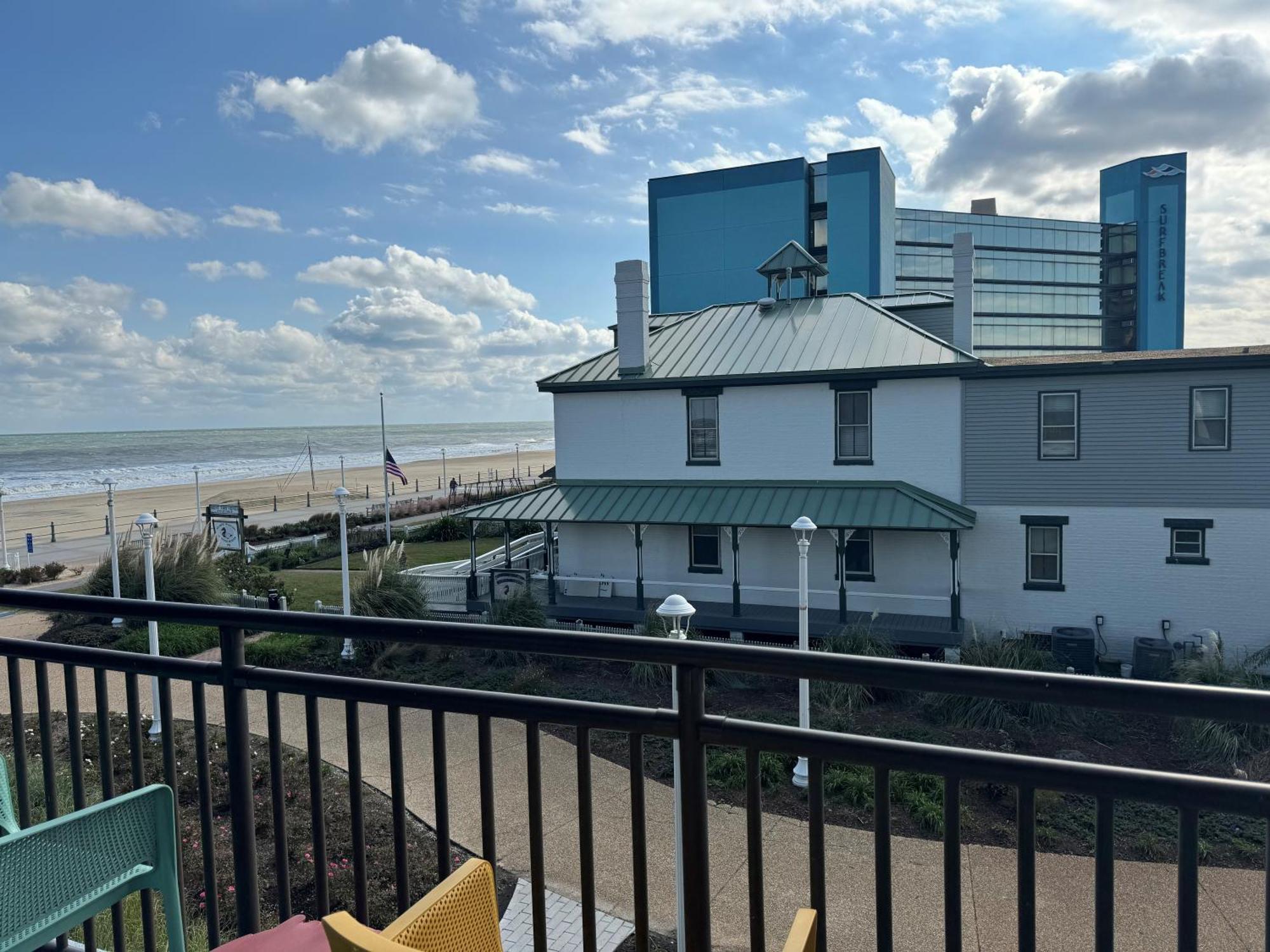 Hotel Moxy Virginia Oceanfront 2*