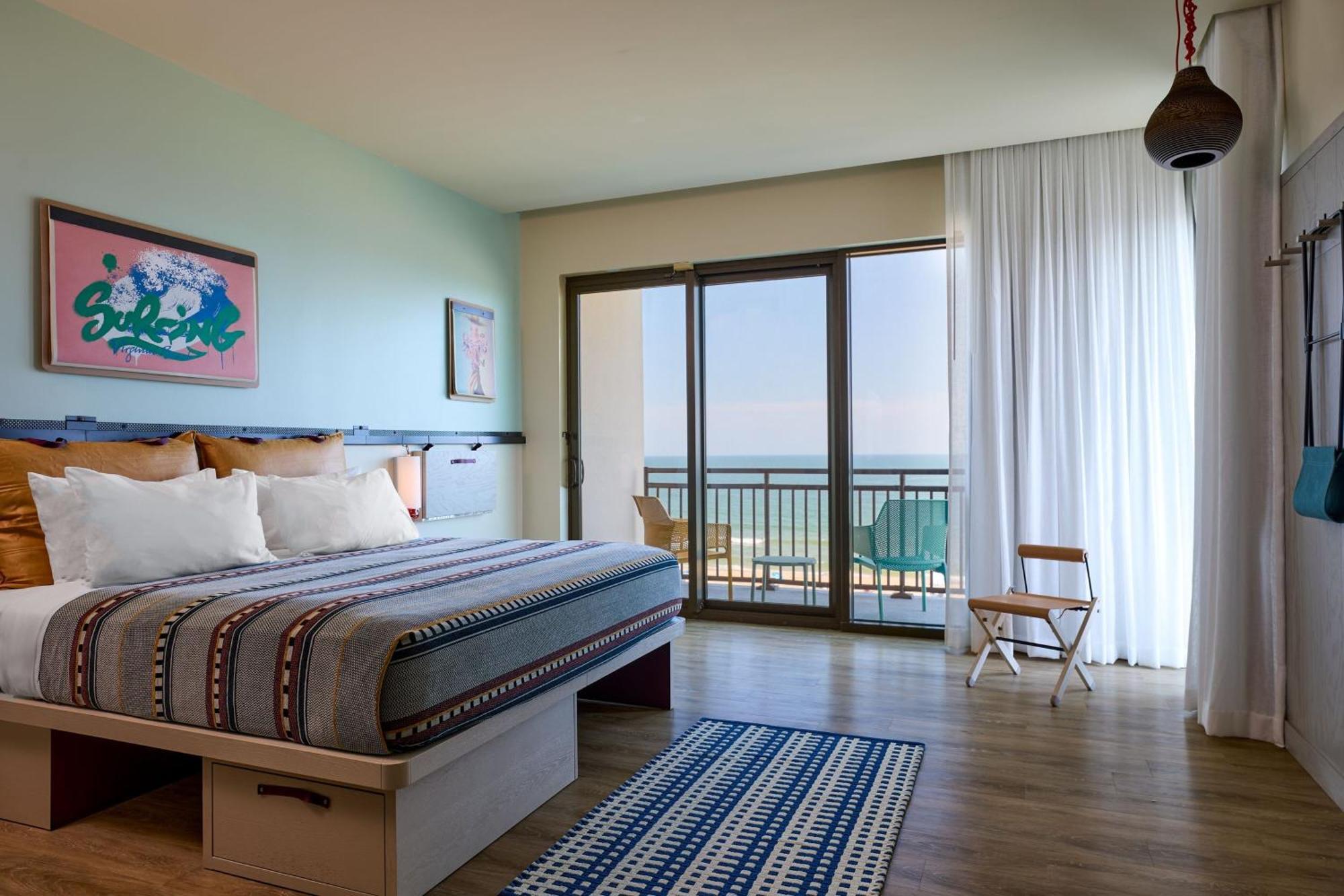 Hotel Moxy Virginia Oceanfront 2*