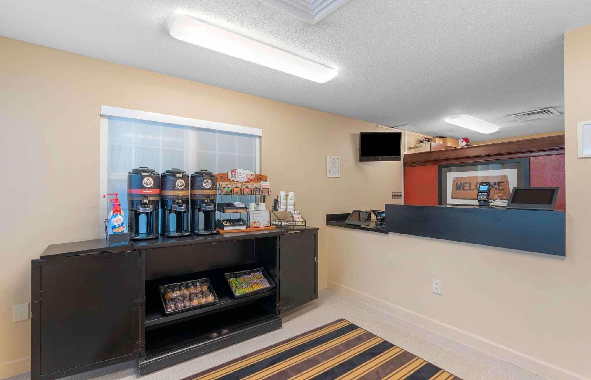 Extended America - - Independence Blvd 2*