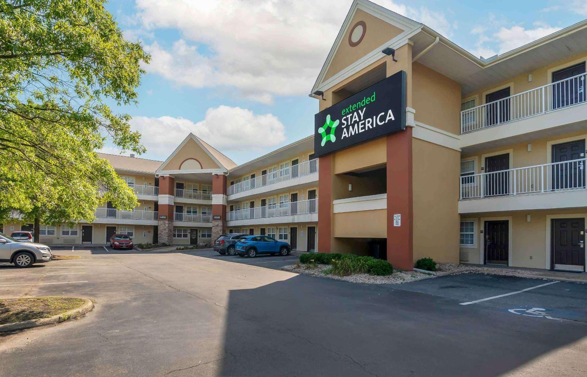 Extended America - - Independence Blvd 2*