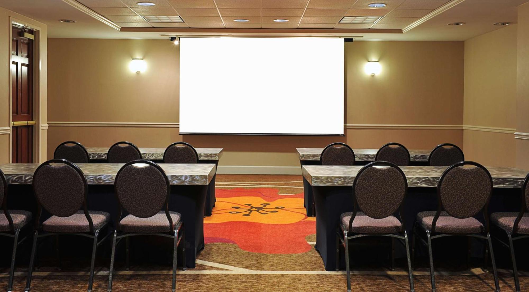Hotel Hilton Garden Virginia Town Center 3*