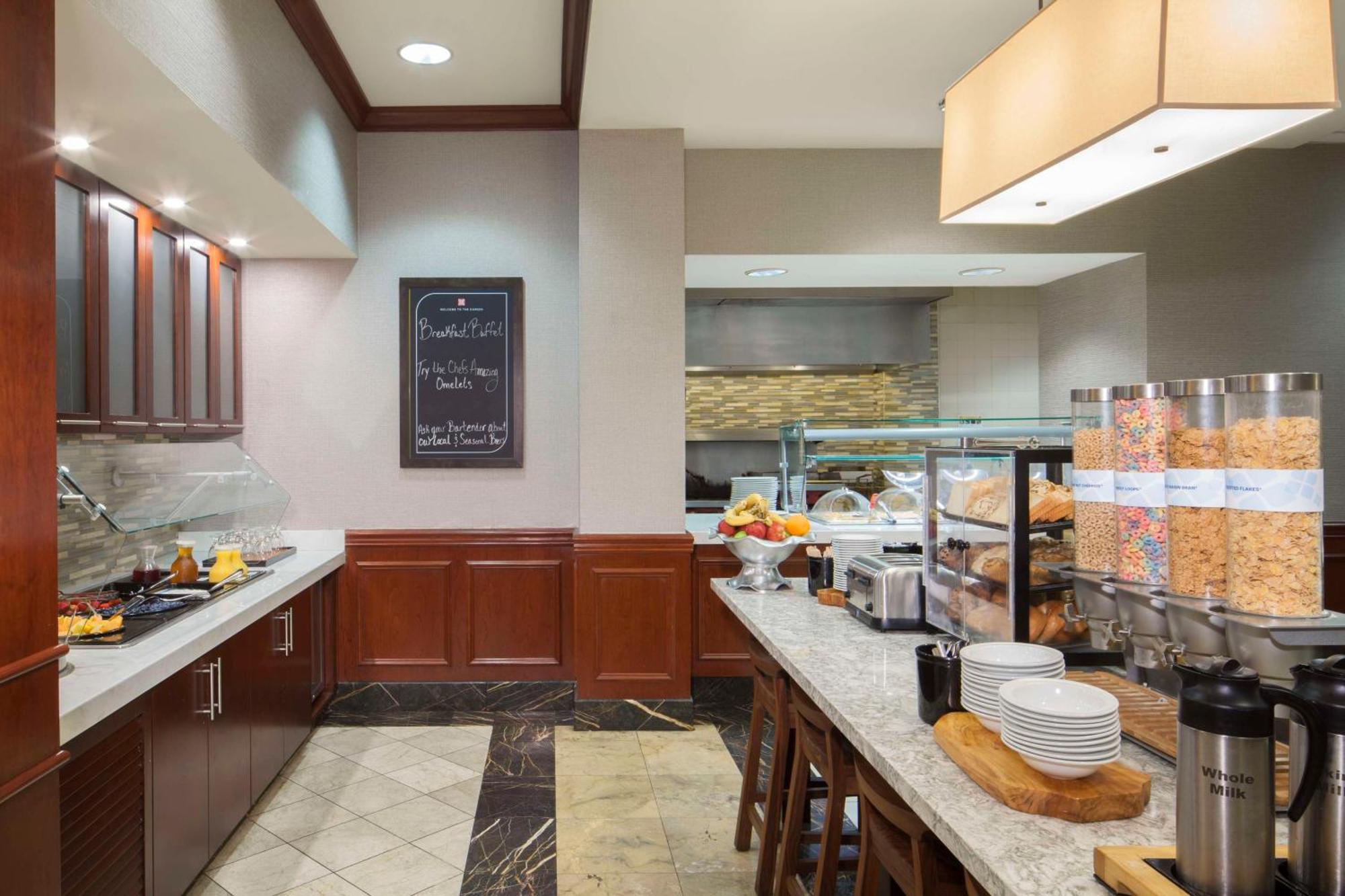 Hotel Hilton Garden Virginia Town Center 3*