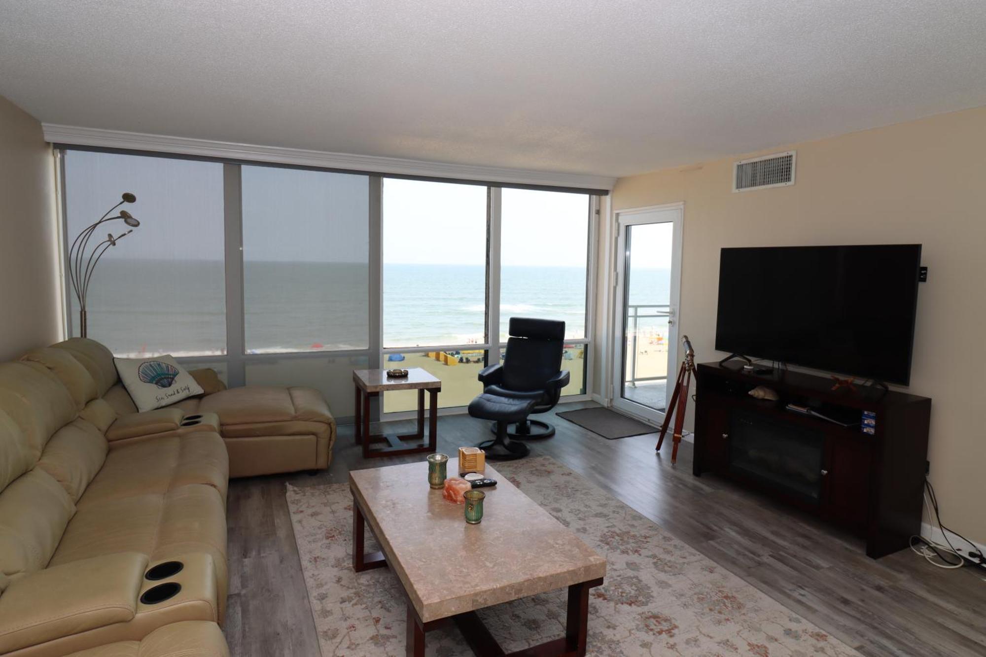 Apartment Oceanfront Beach, Sky, & Dolphins Virginia Beach