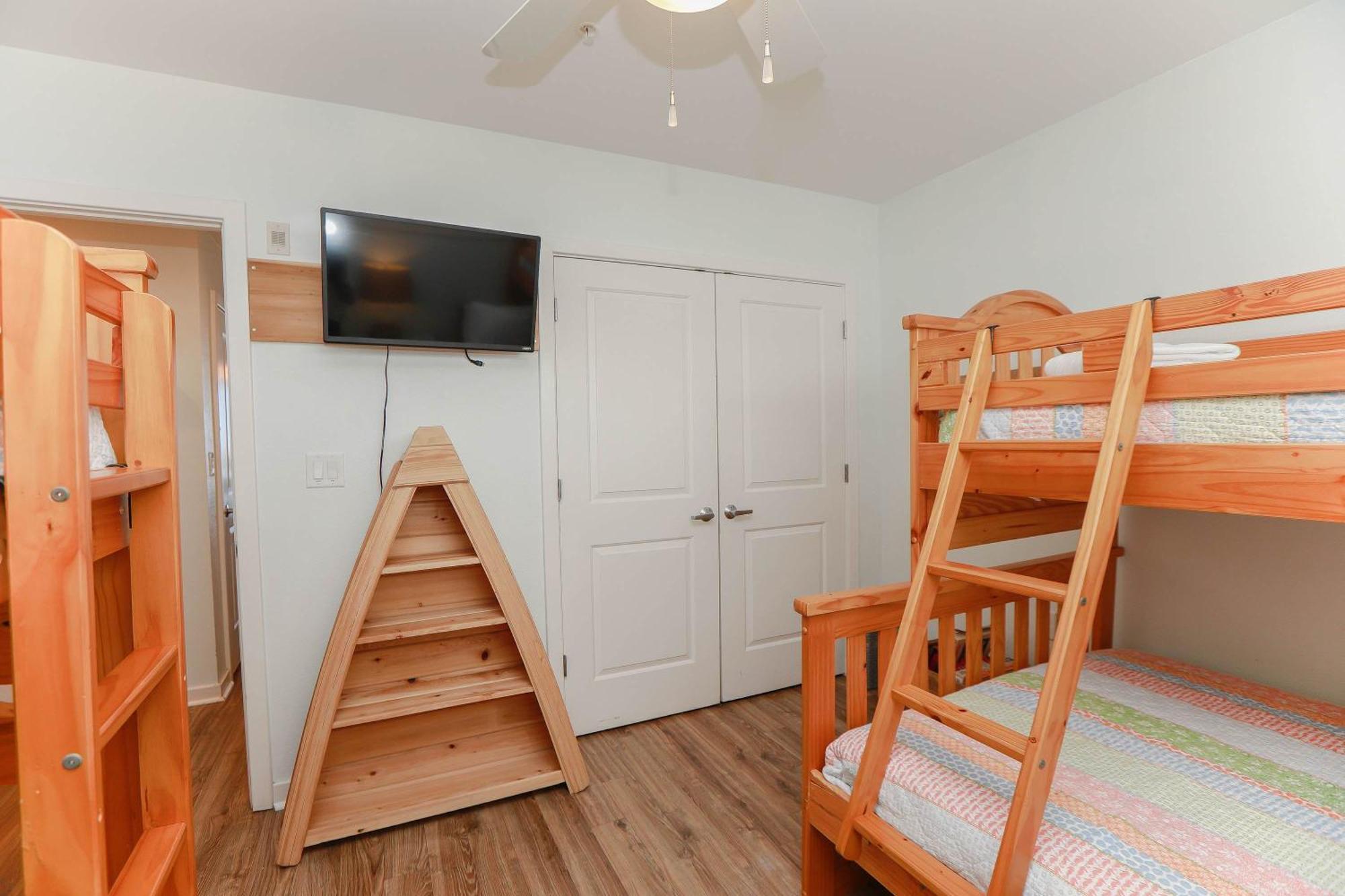 Sojourns Views & Pool Family Sleeps 9 * Virginia Beach