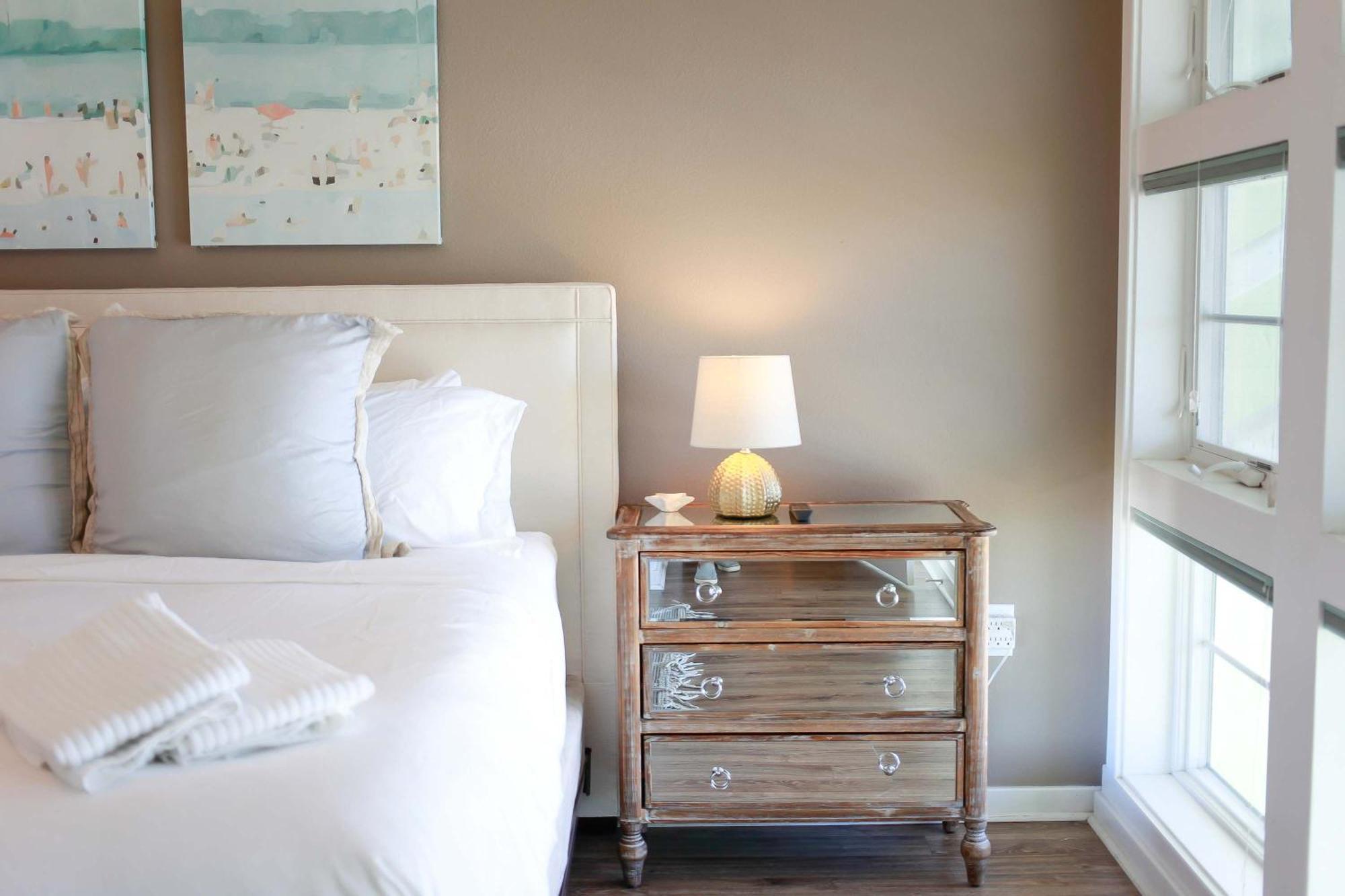 Apartment Sojourns Views & Pool Family Sleeps 9