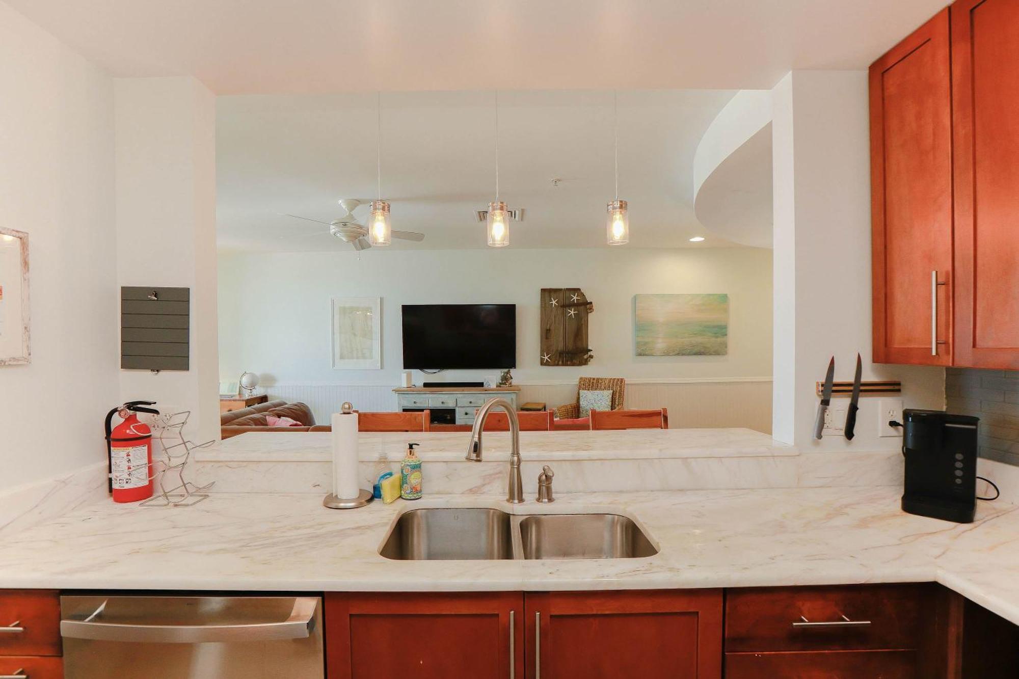 Apartment Sojourns Views & Pool Family Sleeps 9 *