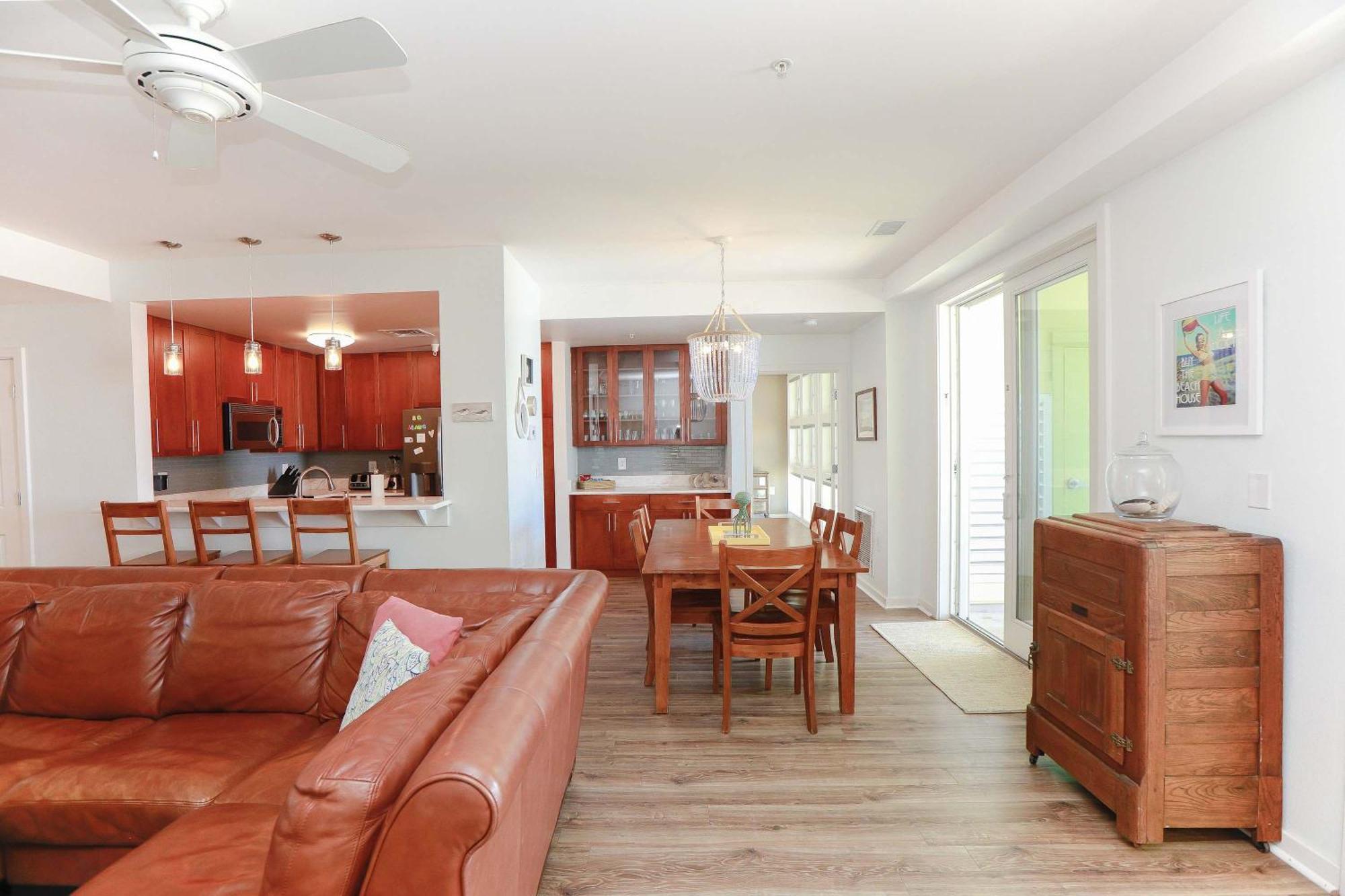 Apartment Sojourns Views & Pool Family Sleeps 9