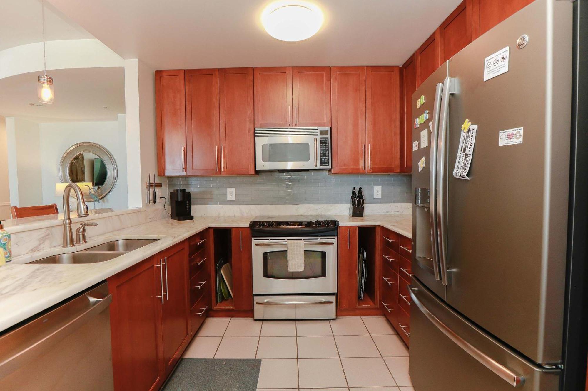 Apartment Sojourns Views & Pool Family Sleeps 9