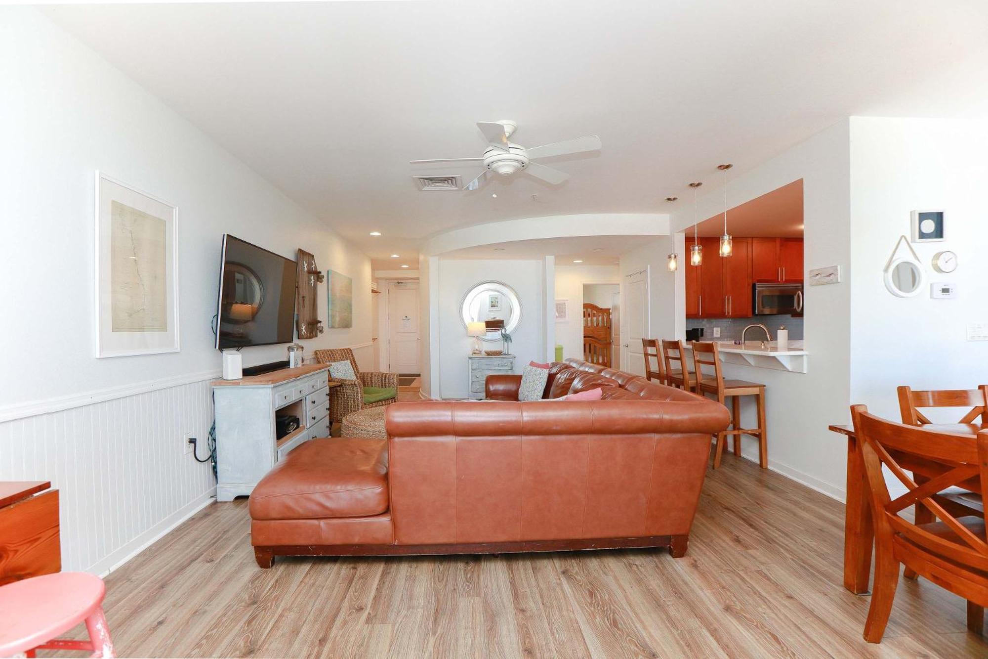 Apartment Sojourns Views & Pool Family Sleeps 9