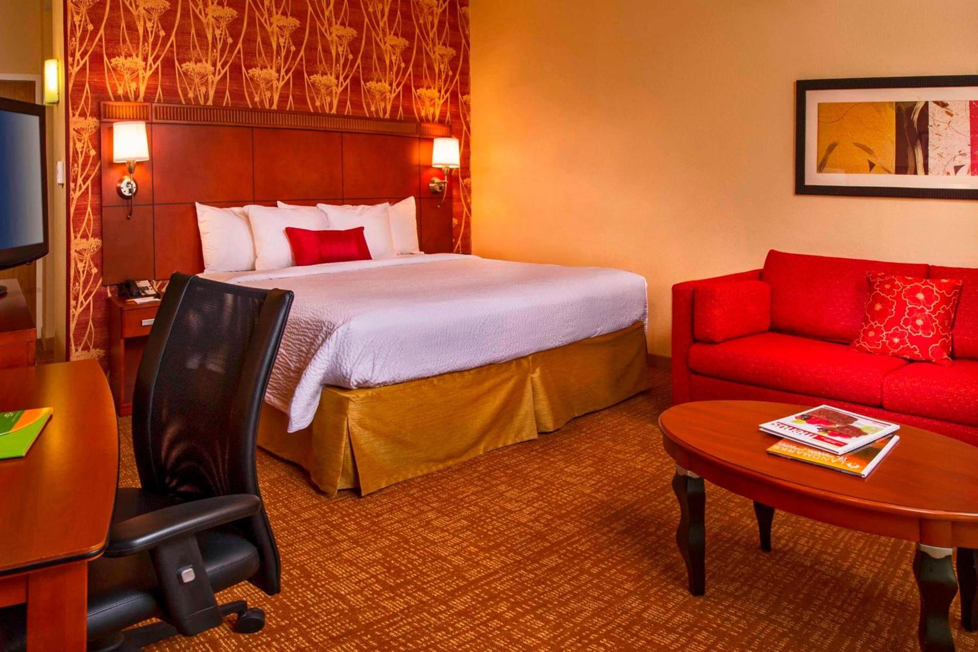 Courtyard Norfolk Hotel 3*