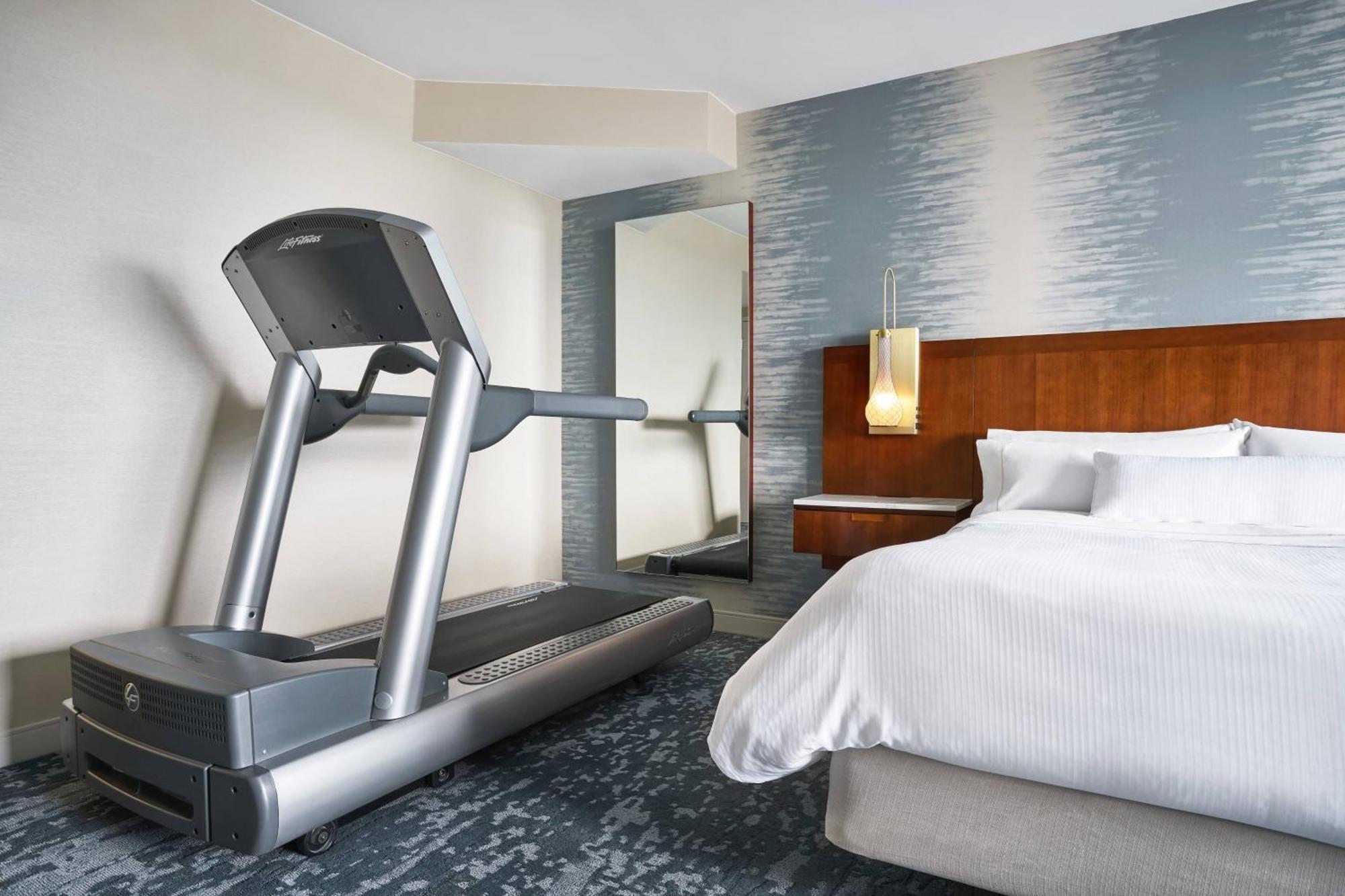 Hotel The Westin Virginia Town Center 4*