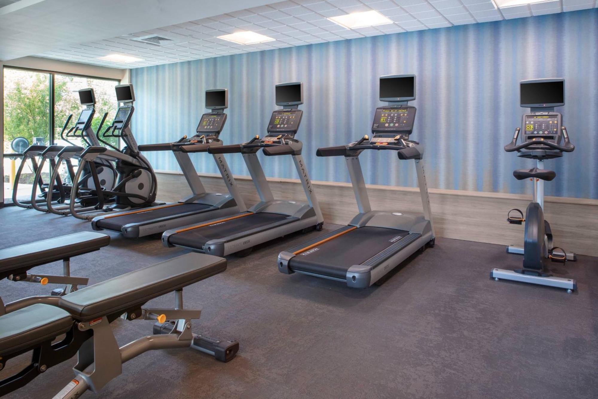 Hotel By Marriott Virginia Town Center 3*