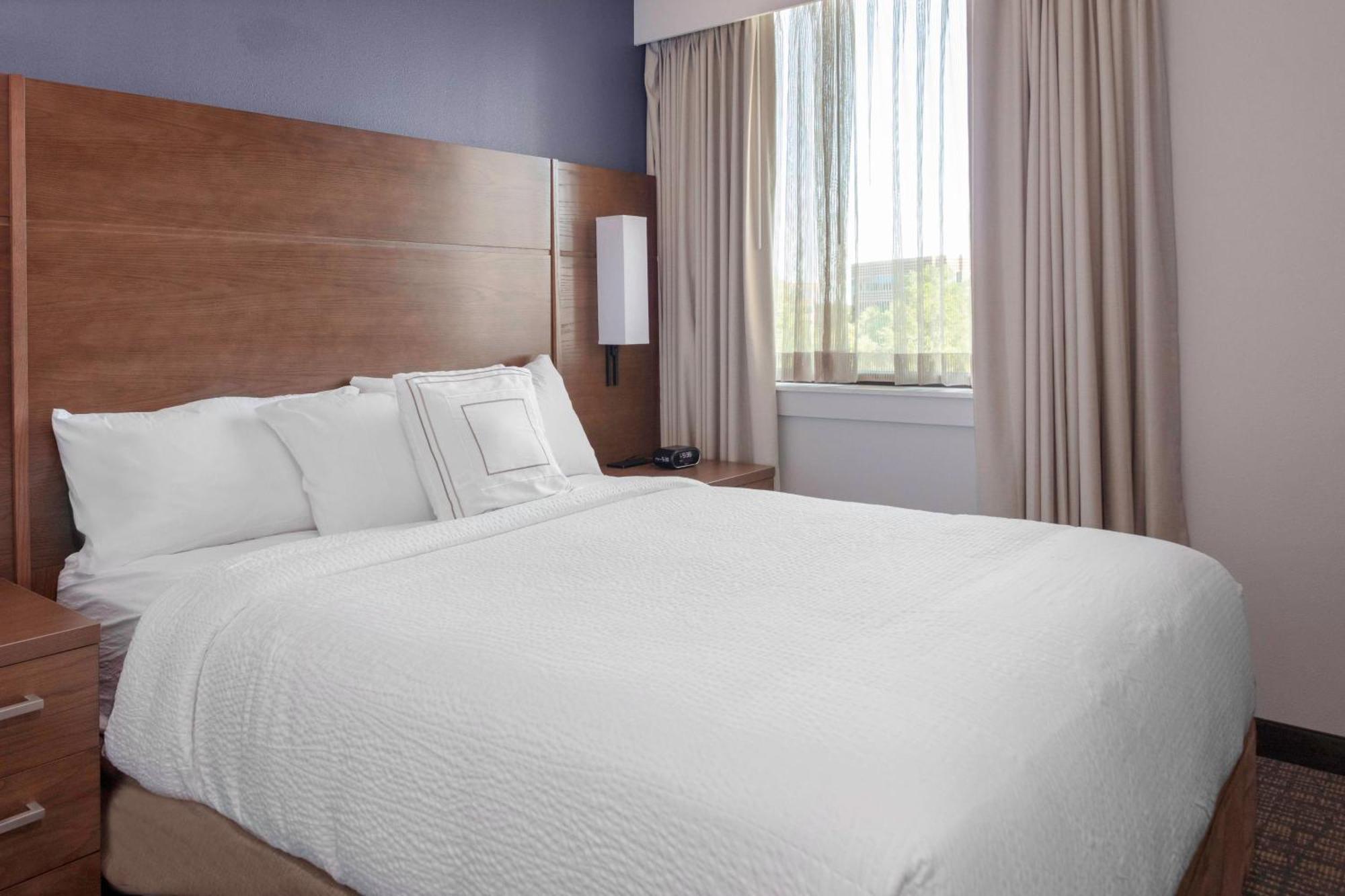 By Marriott Virginia Town Center Hotel