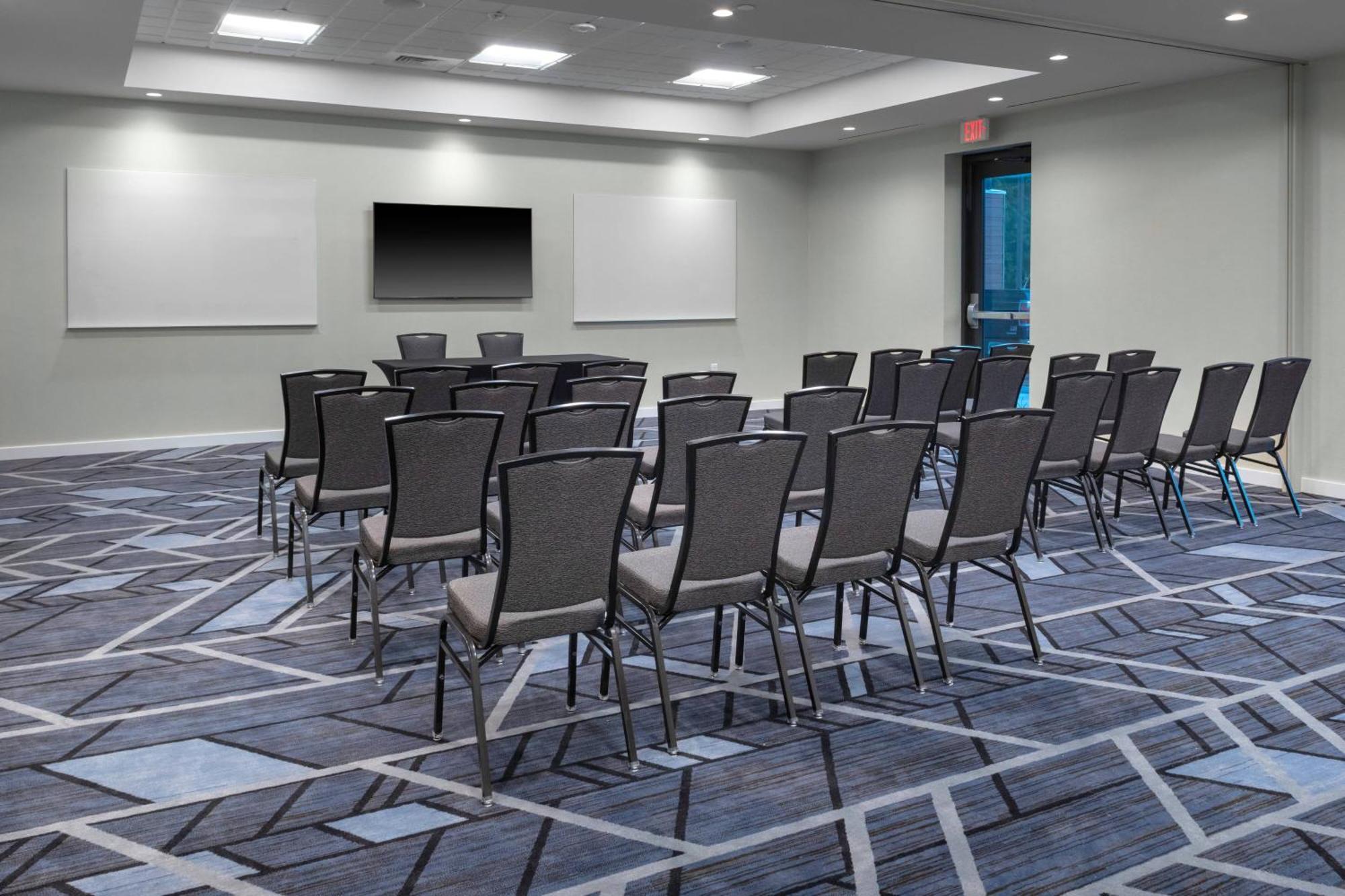 By Marriott Virginia Town Center Hotel 3*