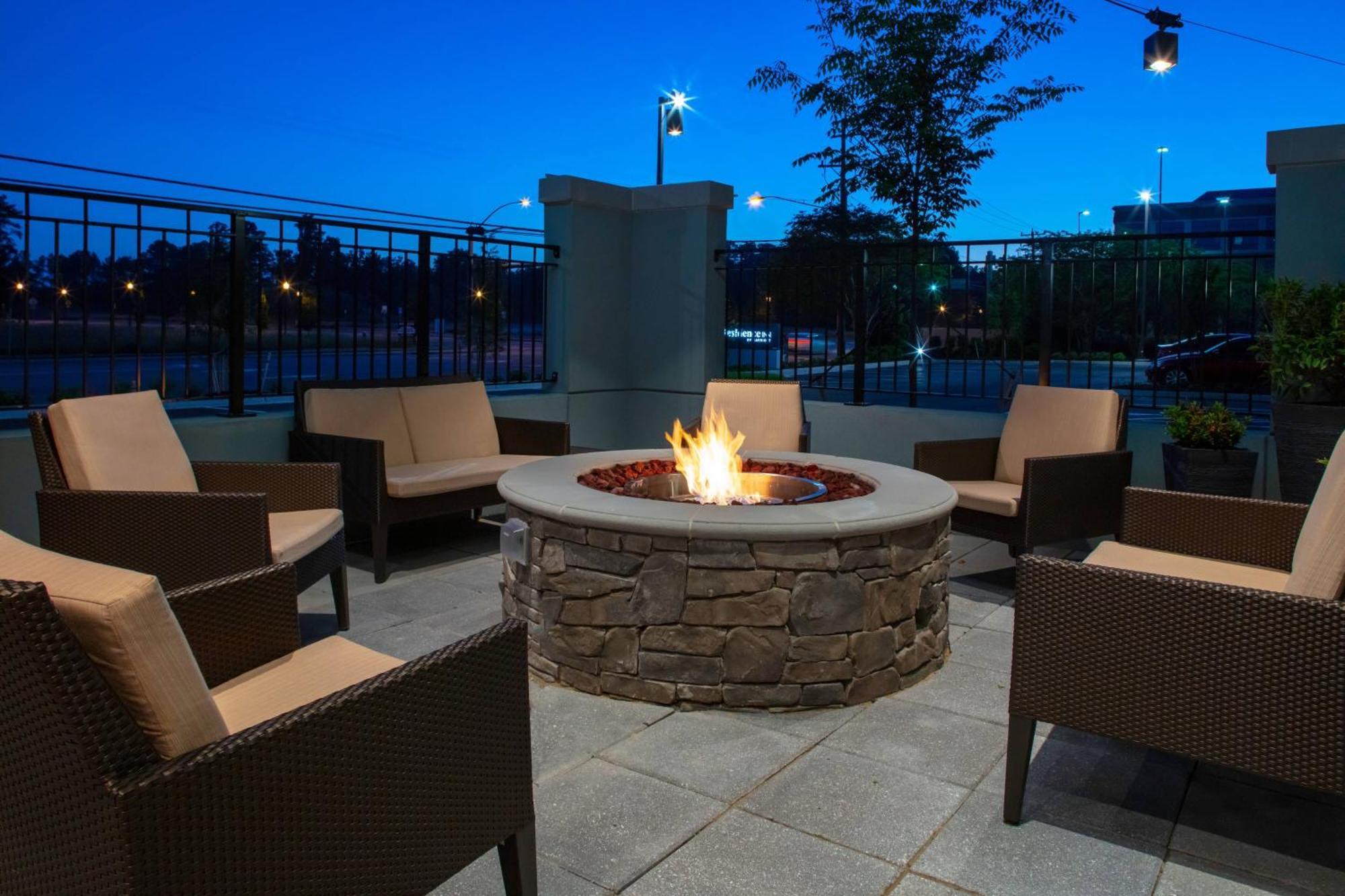Hotel By Marriott Virginia Town Center 3*