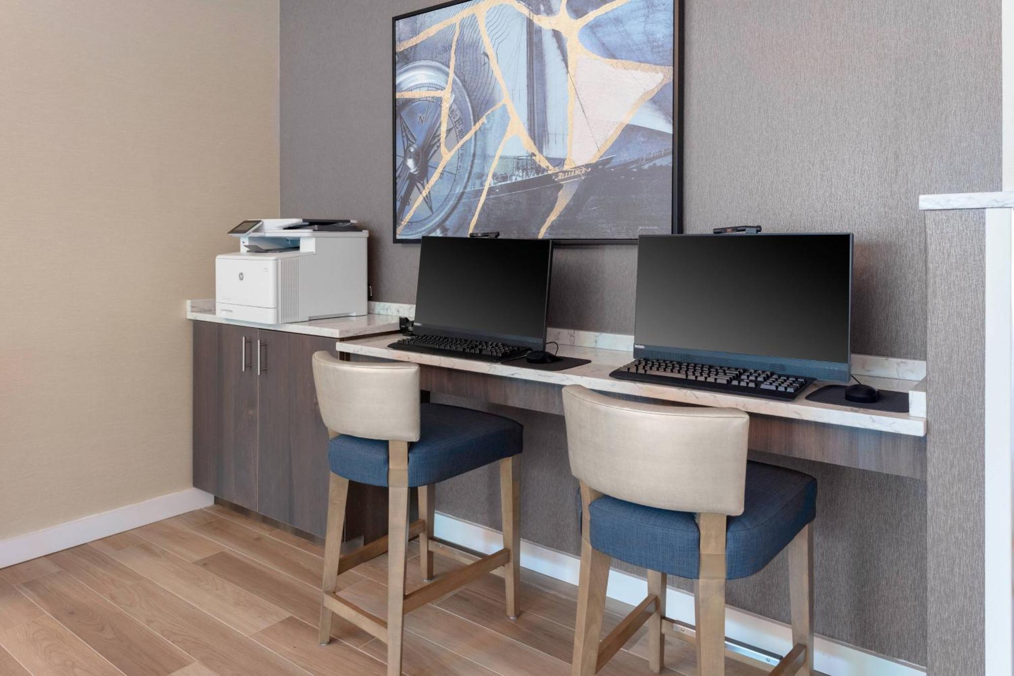 By Marriott Virginia Town Center Hotel 3*