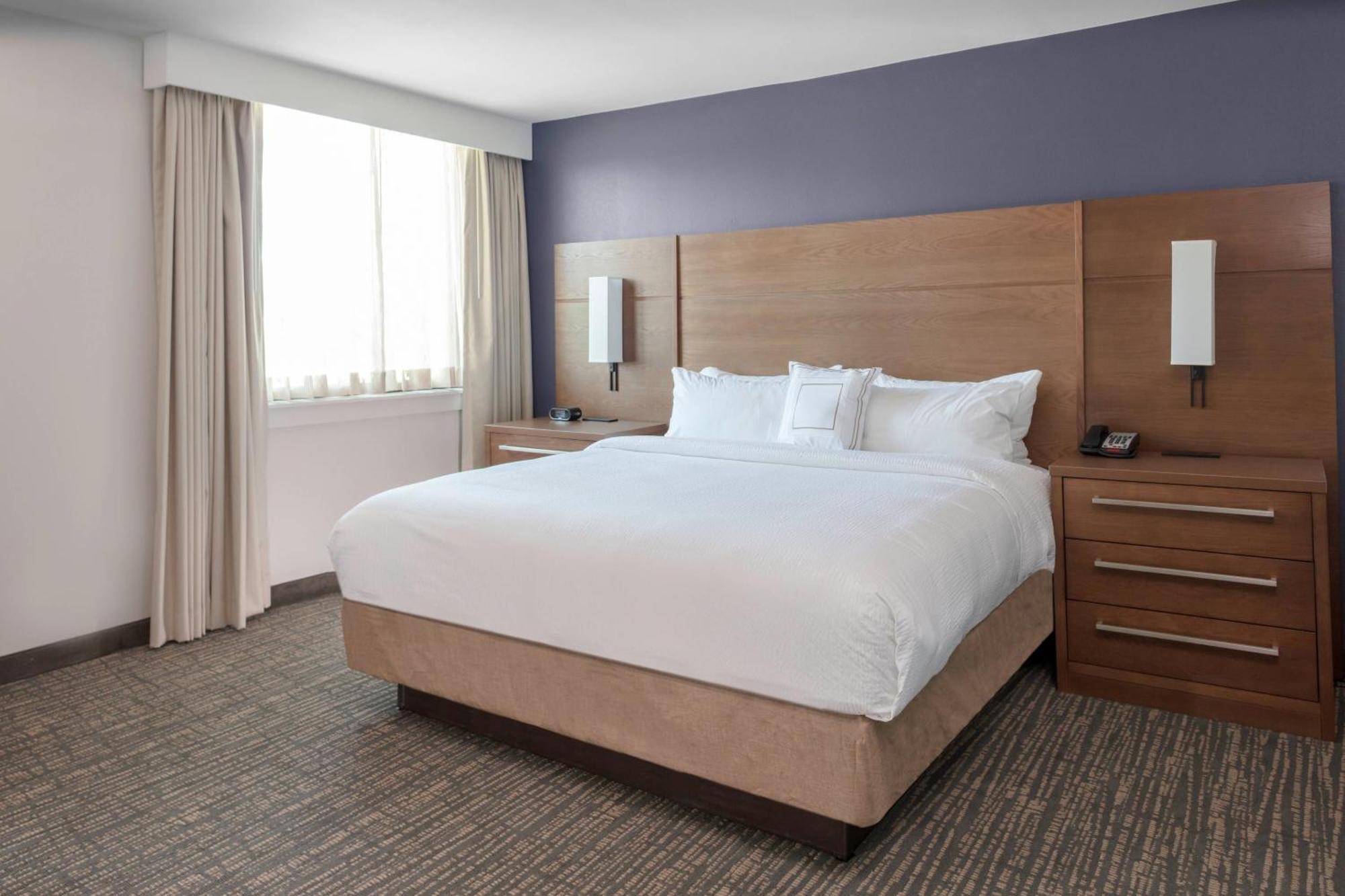 Hotel By Marriott Virginia Town Center 3*