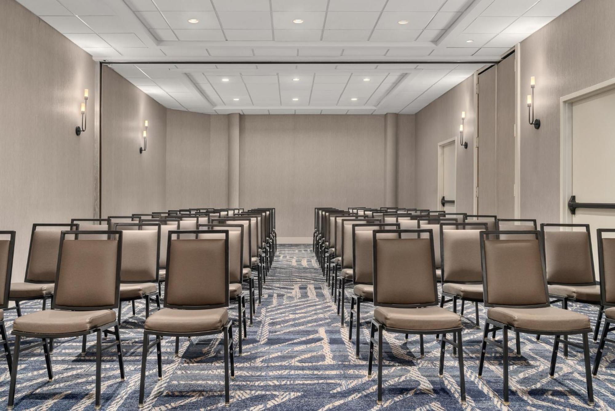 Crowne Plaza Virginia Beach-norfolk By Ihg 4* Virginia Beach